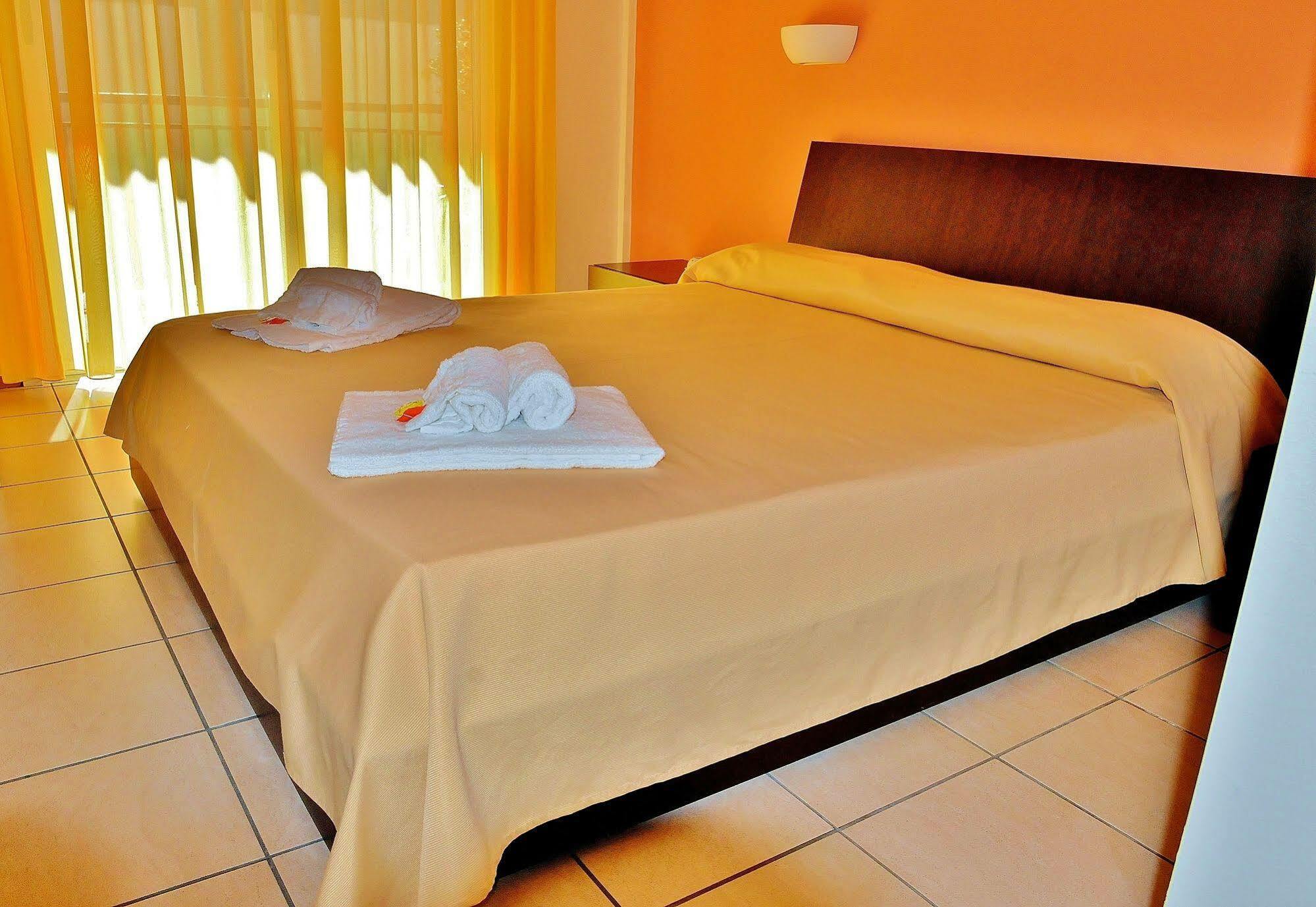 Hotel Rasula Alta Gravina di Catania Luaran gambar